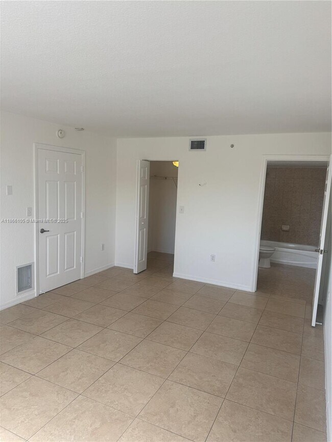 Building Photo - 2120 W Flagler St