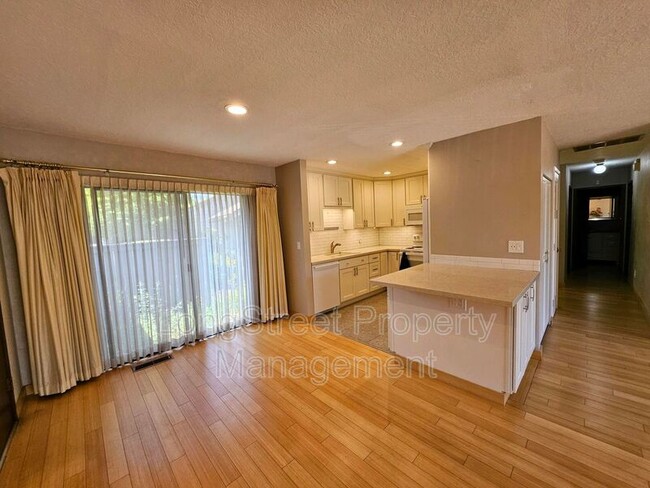 Building Photo - 12612 NE Prescott Dr