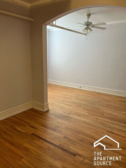 Building Photo - 4828.5 W Addison St