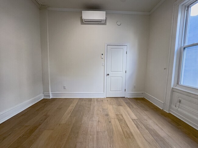 Building Photo - 2039 Green St