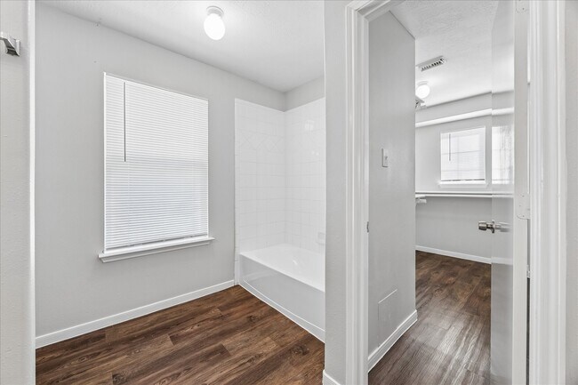 Building Photo - 19811 Shores Edge Dr