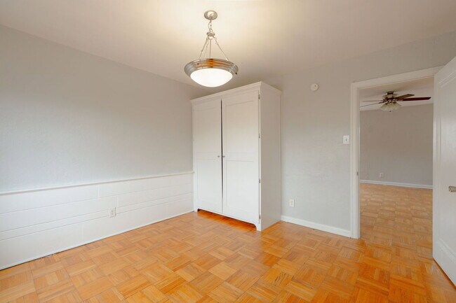 Building Photo - 2802 Digby Ave