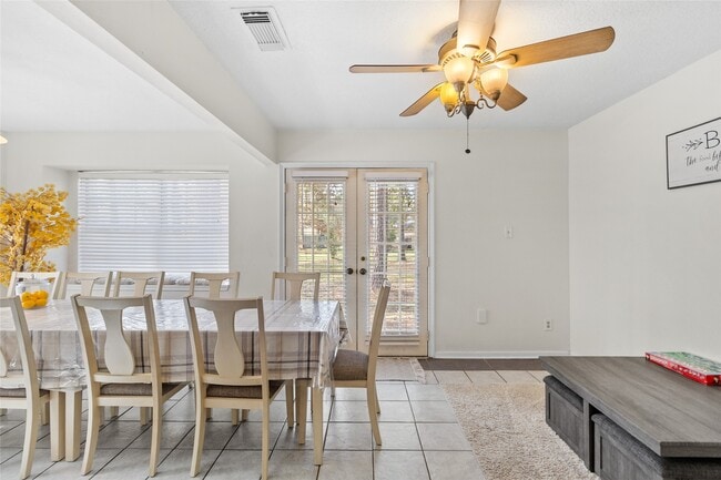 Building Photo - 117 E Park Dr