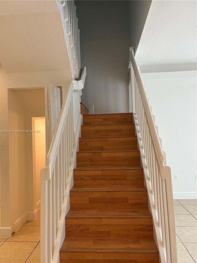 Building Photo - 6626 Hidden Cove Dr