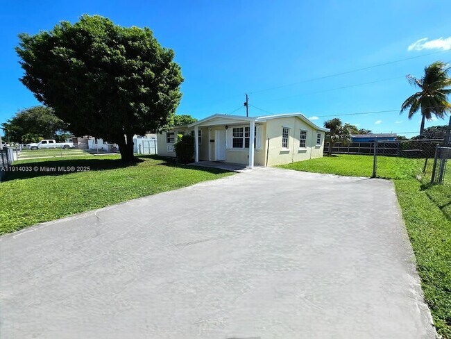 Building Photo - 10530 SW 149th St