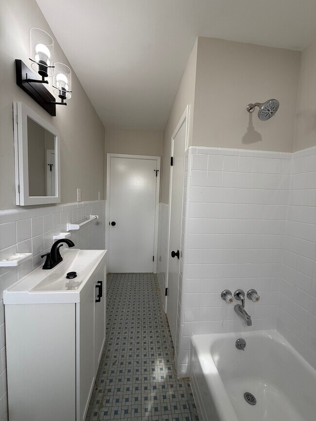 Building Photo - 36 Collins Ln