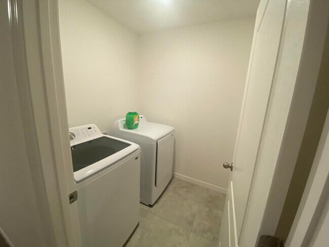 Building Photo - 2327 SW 168th Loop