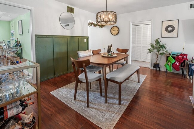 Building Photo - 3930 Oaks Clubhouse Dr