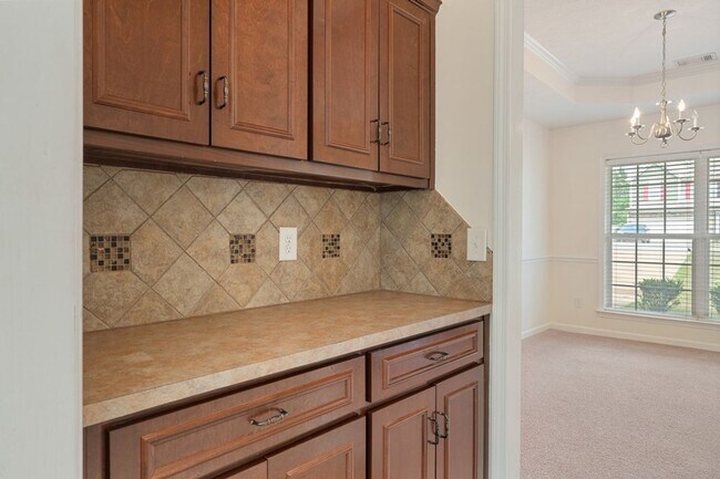 Building Photo - 4 Bedrooms, 2.5 Baths almost 2600 sf Cul-de-sac on over half acre!!!