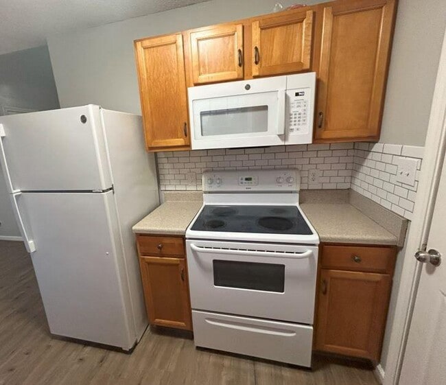 Building Photo - 402 Faulkner Dr