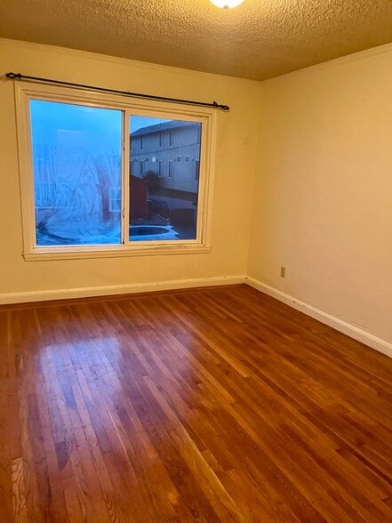 Building Photo - 437 Mastick Ave