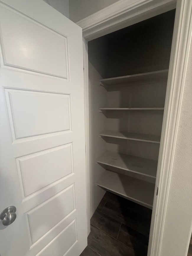 Building Photo - Modern 3-Bedroom Home in Gated Seven Oaks South