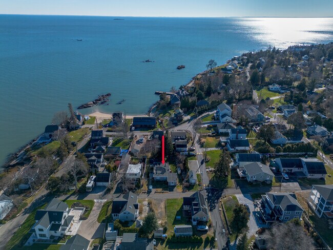 Building Photo - 18 Bay St