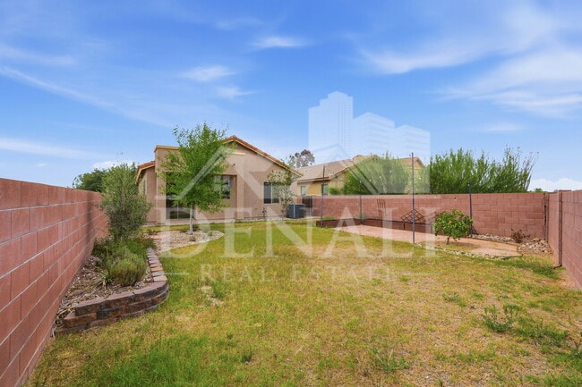 Building Photo - 584 N Highlands Grove Ln