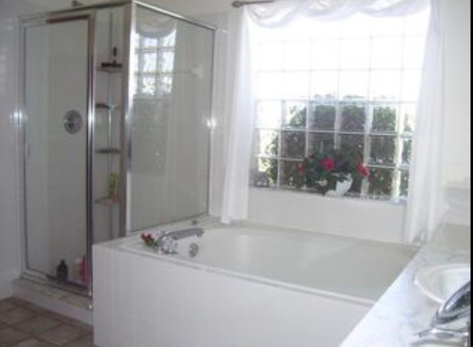 Building Photo - 7166 Summit Dr