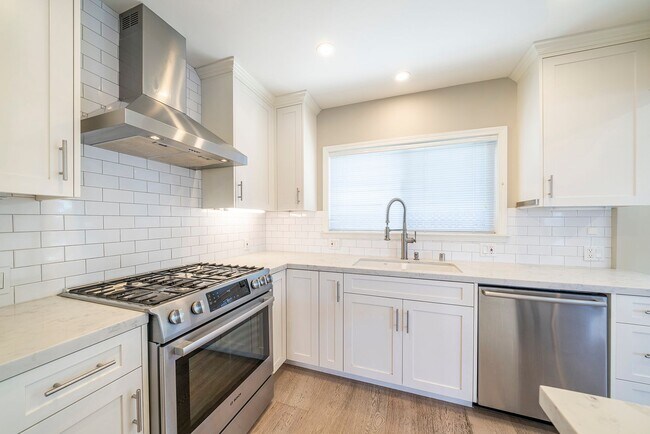 Building Photo - Warm & Inviting Venice Beach Rental Home!