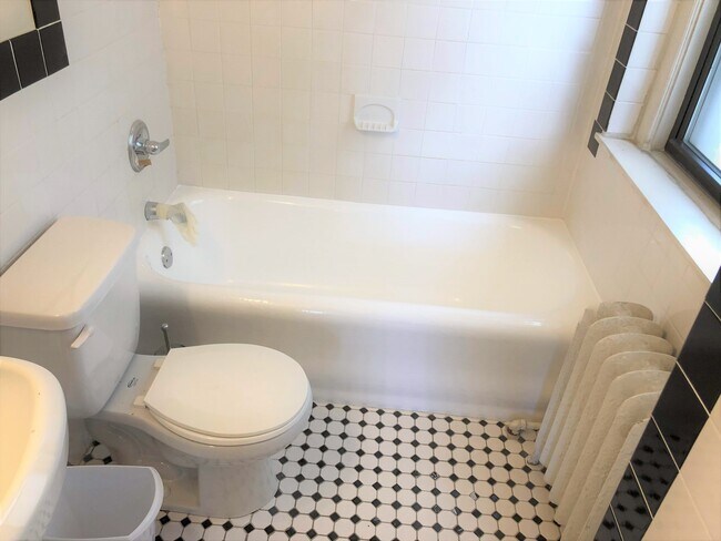 Building Photo - Arts Condominium [1324]