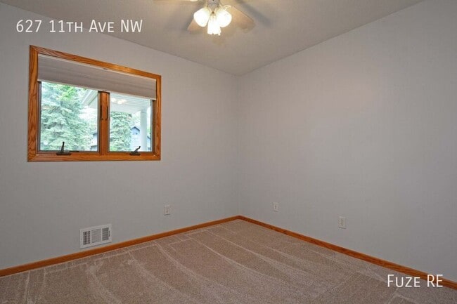Building Photo - 627 11th Ave NW