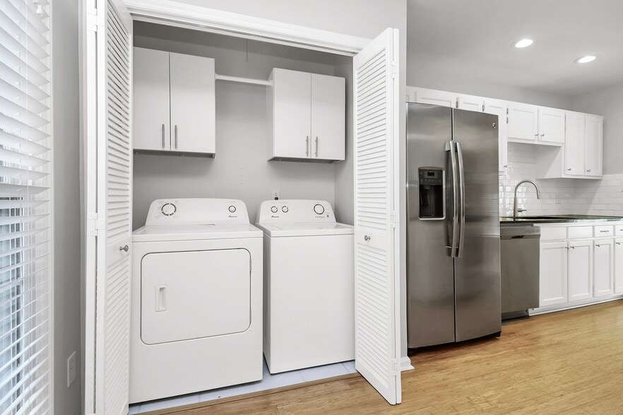 Building Photo - 9459 Kings Falls Dr