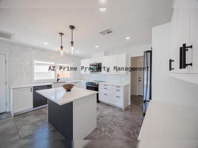 Building Photo - 10251 N 53rd Ave