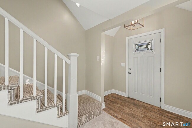 Building Photo - 142 N Taylor Ave