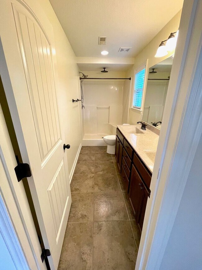 Building Photo - 3 Bedroom Ranch-Style Home in West Columbia