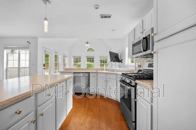 Building Photo - 418 Cimaron Park