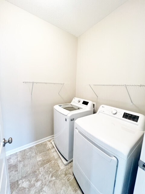 Building Photo - 8060 Clarks Creek Ct