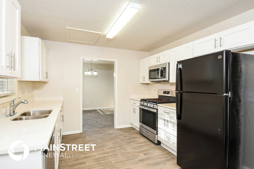 Building Photo - 1445 Glynn Oaks Dr SW