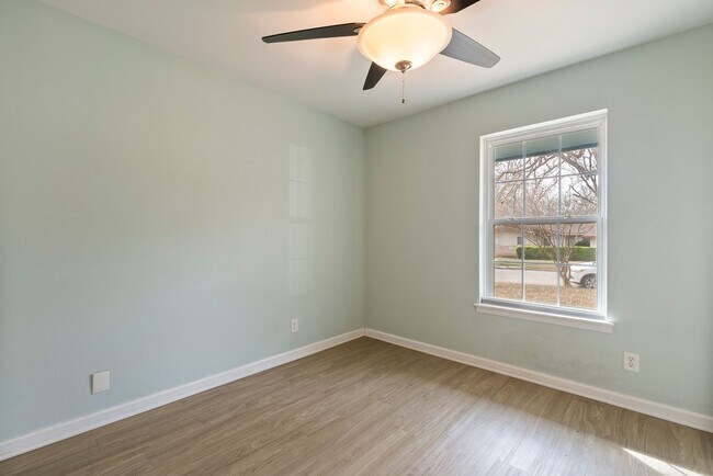 Building Photo - Beautiful 3 bedroom, 2 bathroom home in Windsor Park Hills!!!