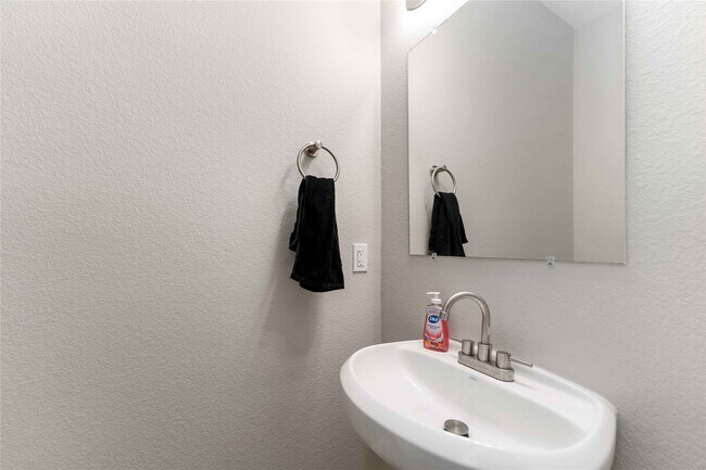 Building Photo - 9711 Beckley St