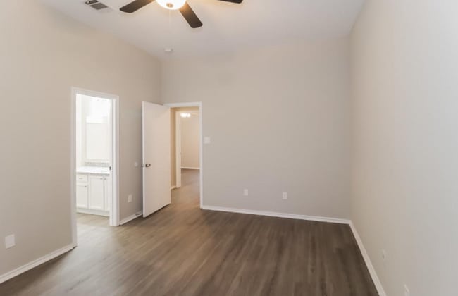 Building Photo - 2604 Hill Street Cove