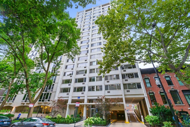 Building Photo - 1344 N Dearborn St