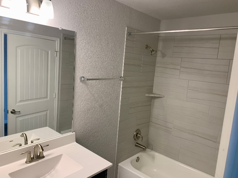 Building Photo - 6727 Hibiscus Falls