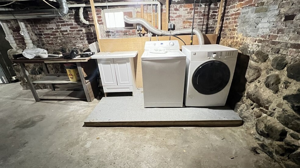 Building Photo - 254 Broadway