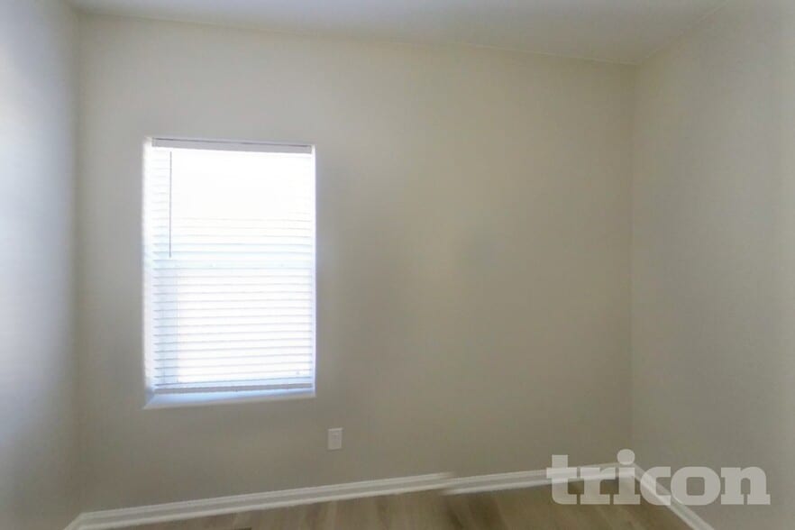 Building Photo - 6550 Phantom Way