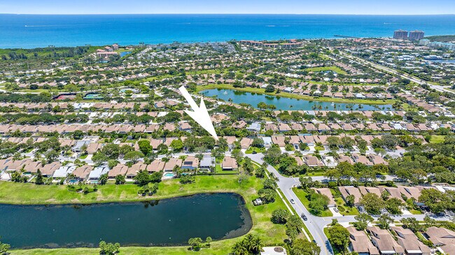 Building Photo - 203 E River Park Dr