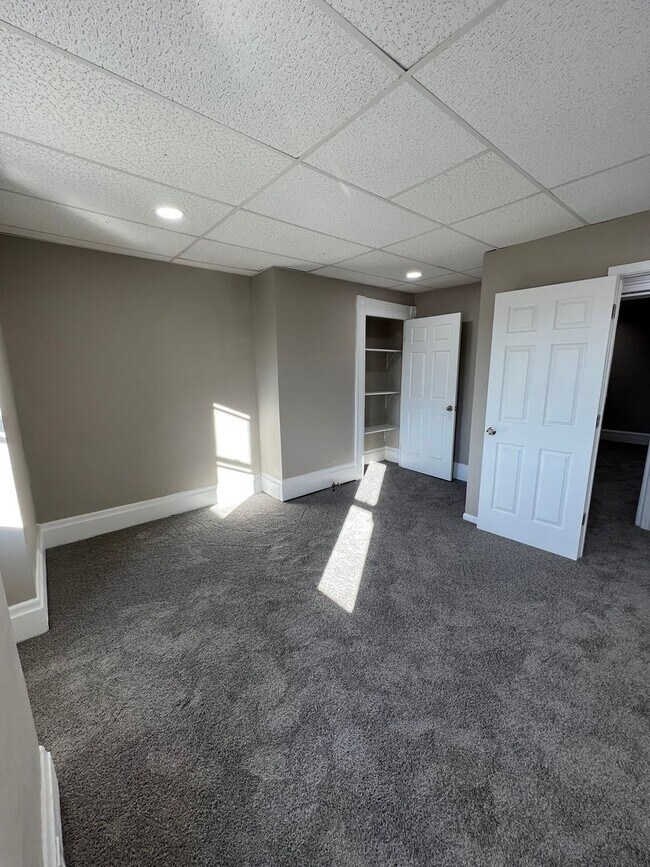 Building Photo - Newly Renovated 3 Bedroom, 1 Bathroom in Spring Hill- Central Air and Brand New Kitchen!!
