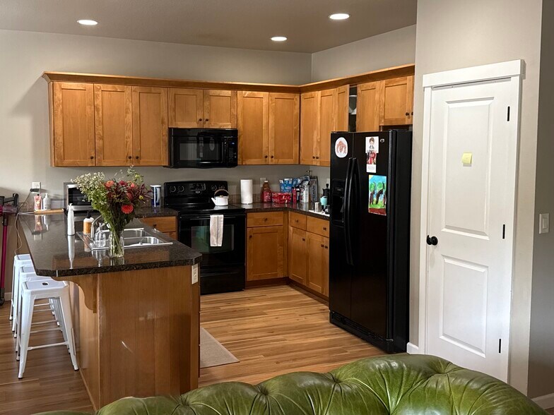 Building Photo - 1926 NW Kale Way