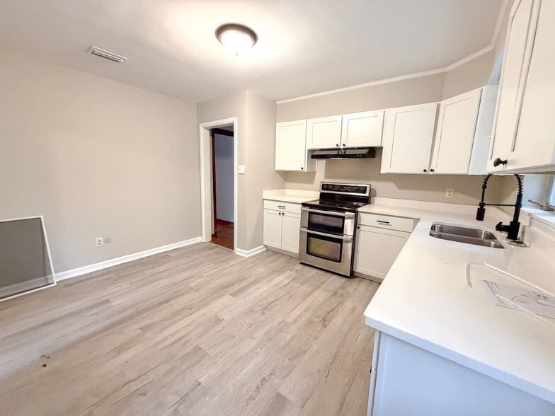 Building Photo - 51 Sherwood Dr