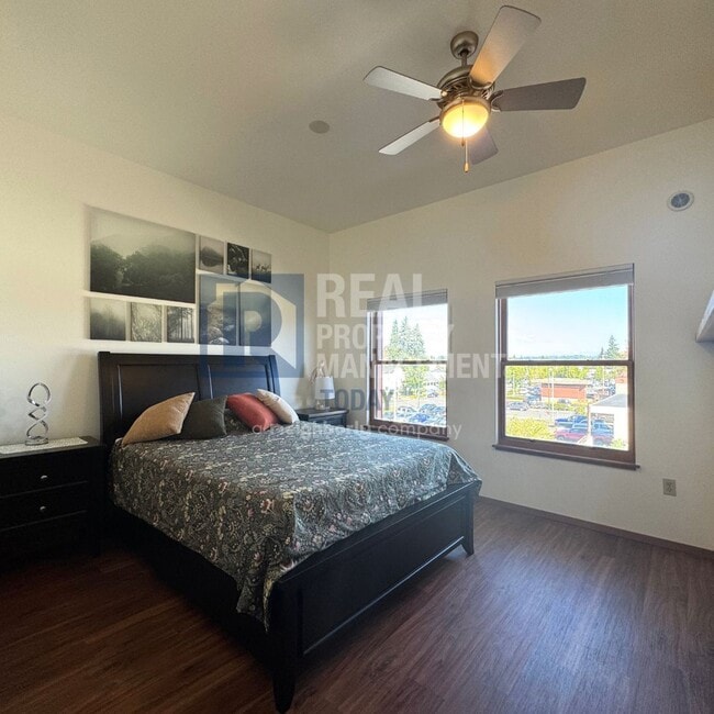 Building Photo - Fully Furnished Pioneer Park Condo!