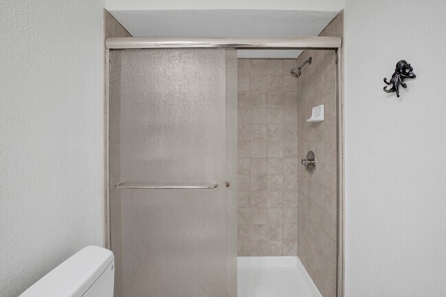 Building Photo - 1140 E Ocean Blvd