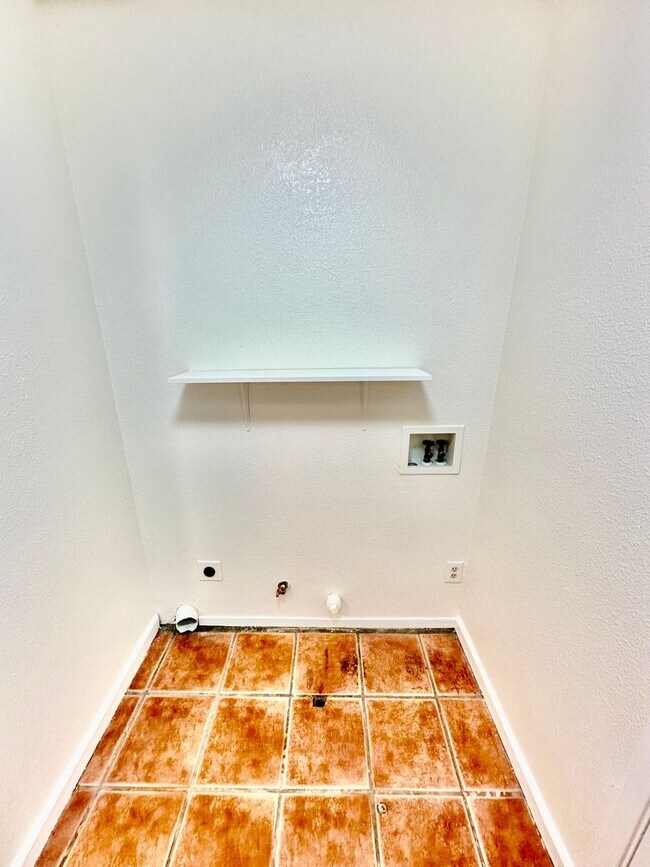 Building Photo - Spacious Selma 4/2 with Large Lot