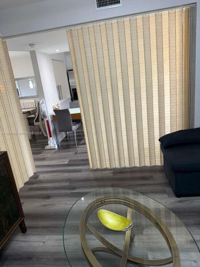 Building Photo - 691 S Hollybrook Dr