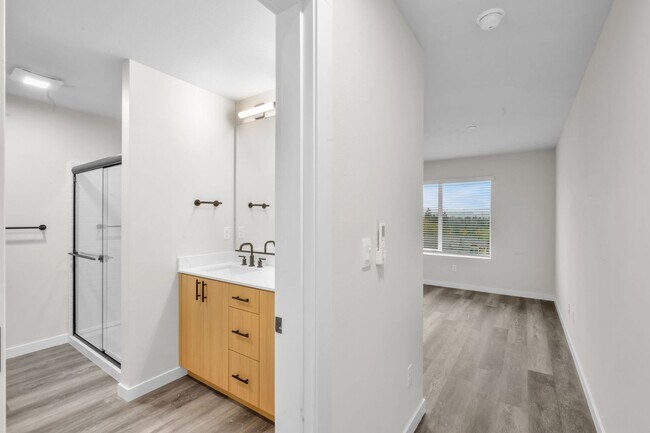 Building Photo - Brand New Luxury Townhomes in North Lynnwood!