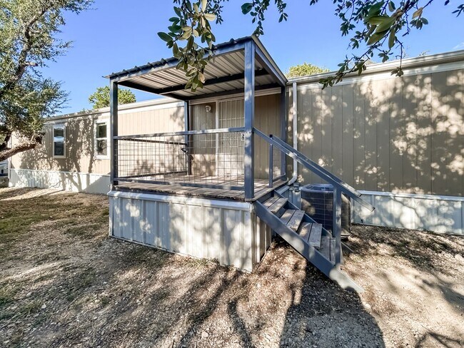 Building Photo - Move-In Ready Home Near Canyon Lake – Fresh Interior, Deck & Detached Garage