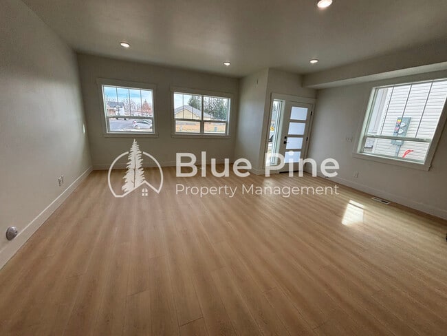 Building Photo - 1375 Latah Ave