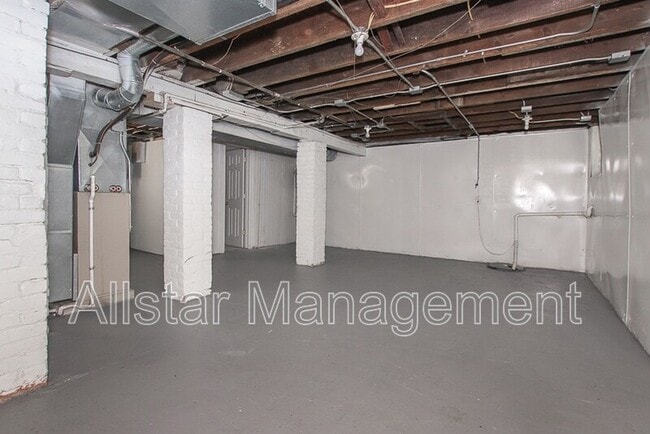 Building Photo - 3195 Whitethorn Rd