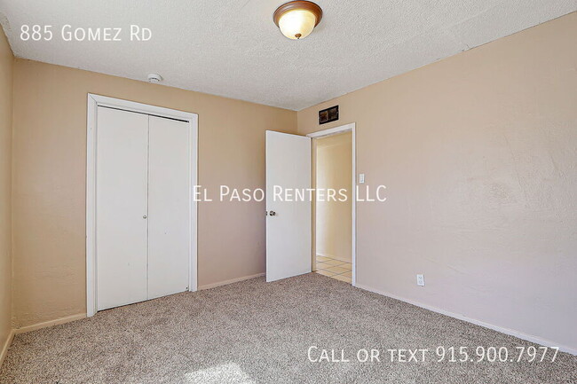 Building Photo - 885 Gomez Rd