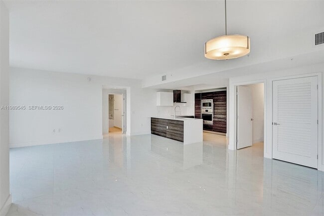 Building Photo - 301 Altara Ave